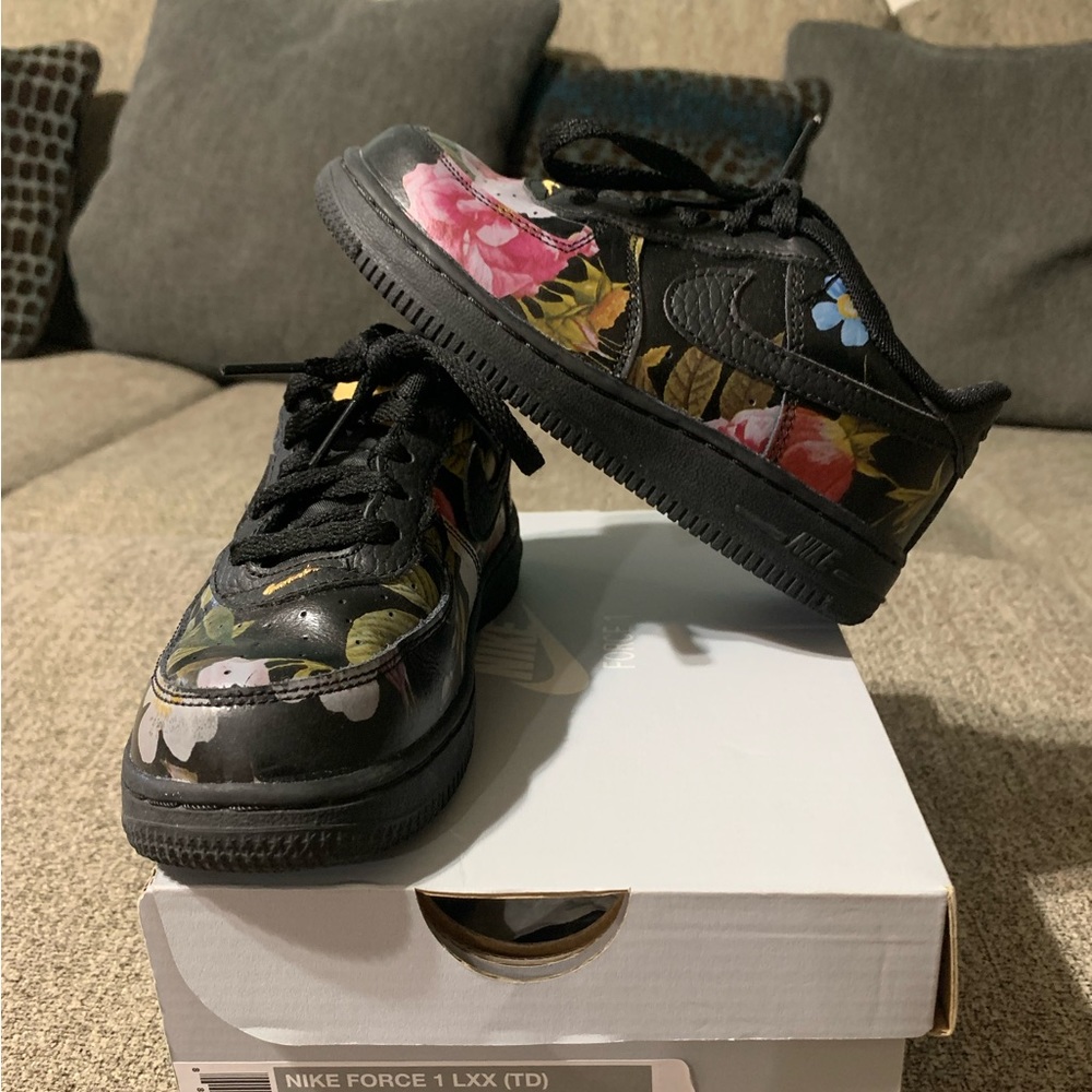 Nike AF1 Floral Kids in EUC